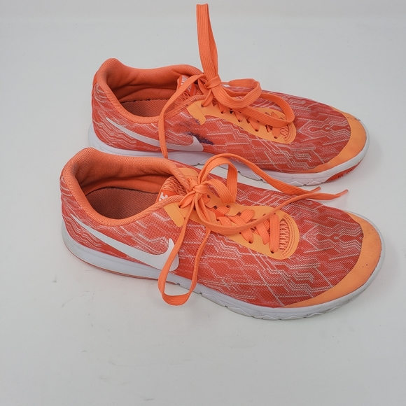 Nike Womans Size 7 Orange White Running Shoe FLAW Read Description - Picture 2 of 16